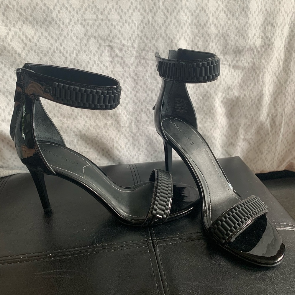 New Kendall & Kylie Miaa Heels - Black 7.5